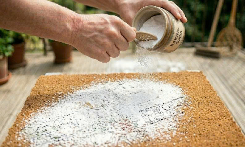 Saupoudrer le bicarbonate